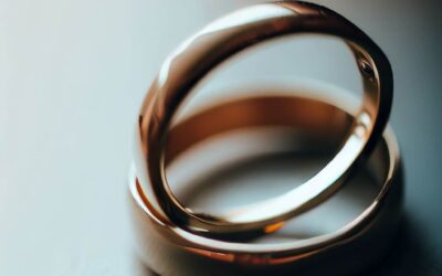 2 gold wedding rings